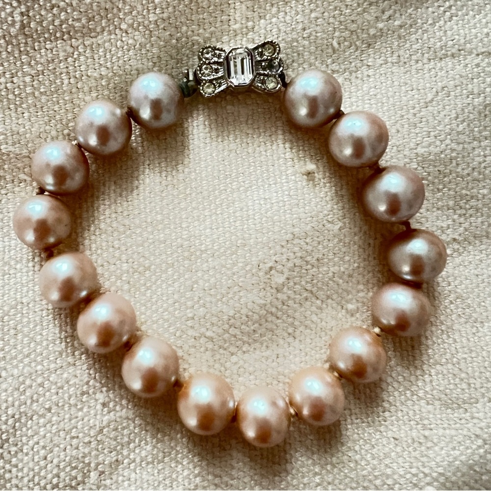 50s Classic Cream Pearl with Rhinestone Clasp Bracelet - Picture 8 of 9
